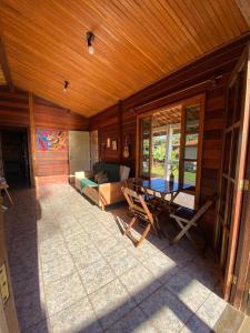 Quarto Outono em Casa de Madeira no Alto da Serra - PetFriendly