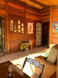 Quarto Outono em Casa de Madeira no Alto da Serra - PetFriendly