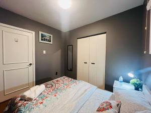 Cozy Stay, Self Check-In with Parking available upon request