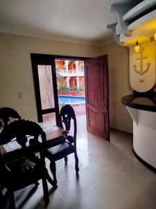 Nickerly & Jhova share apartment