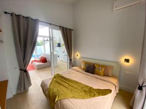 Cozy Villa Modern Minimalist Hideaway