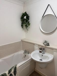 2BR Flat Free Parking Near Hampden and O2 Academy