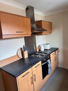 2BR Flat Free Parking Near Hampden and O2 Academy