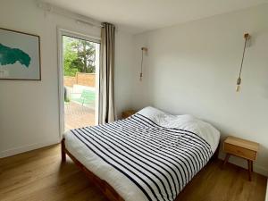 Maisons de vacances Maison Neuve et Spacieuse Pres du Port Tudy - FR-1-813-25 : photos des chambres