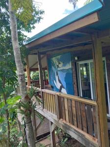 La pirogue enchantée maison baleine