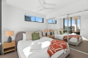 Spacious Apt with Stunning City Views and Car Park!