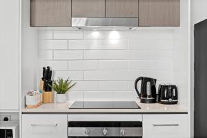 Spacious Apt with Stunning City Views and Car Park!