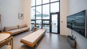 Yeosu Cave Pool Villa