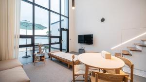 Yeosu Cave Pool Villa