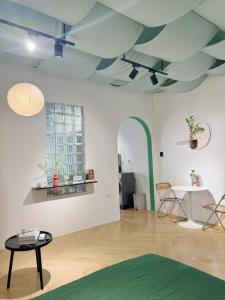 Hanoians Homestay - Street View Apartment 2BR in Old Quarter