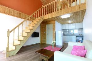 Gapyeong Funny Mungmung rosepet brunch