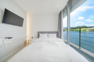 Gapyeong Pension White Cube 24 Spa Pension