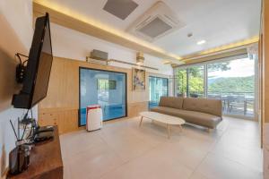 Gapyeong Therisome Poolvilla