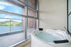 Gapyeong Pension White Cube 24 Spa Pension