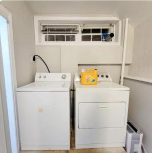 Walk to Downtown and Stadiums Free Parking