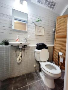 Walk to Downtown and Stadiums Free Parking