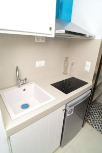 Naxos town 2 beachfront studio with patio