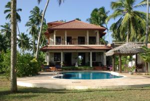 Lanka Beach Boutique Bungalows & Grand Villa