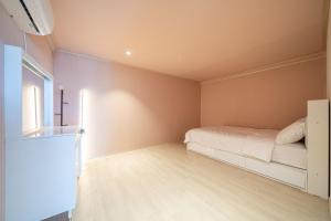 Violin Glamping Caravan