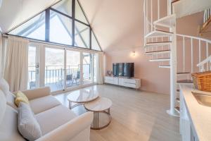 Violin Glamping Caravan