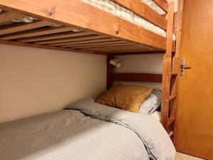 Appartements Beautiful studio terrace with Esparron lake view 4 people : photos des chambres