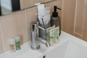 C185 Centrio 2BR Condo Walk to Mall Near Town