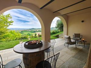 Casa Profumi di Barbera - Infinity Pool, Luxurious bedrooms and Historic Charm