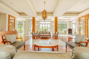 THE NAVY HOUSE HOTEL