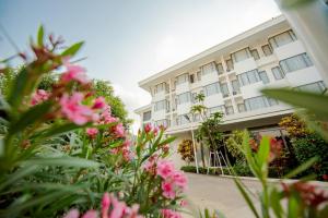 THE NAVY HOUSE HOTEL