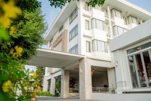 THE NAVY HOUSE HOTEL