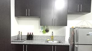 Condo Free Pool Fast Wi-fi near BGC, C5