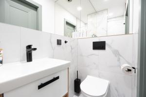 Design Green Garden Apartments with Private Parking & Playground