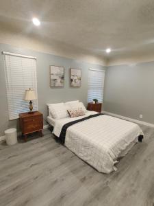 sofi intuit cozy home free parking queen beds