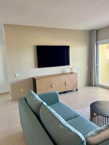 Newly Renovated City & Beach Apartment