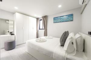 V192 Brand New Golf side 5BR Villa with Private Pool