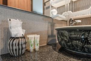 C188 Modern Condo Pool Gym & Walk to Rawai Beach