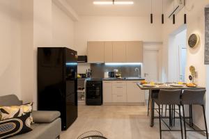 Urban Harbor Getaway