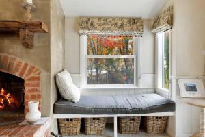 Collins Cottage - Luxury Accommodation