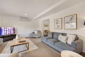 Toorak Place