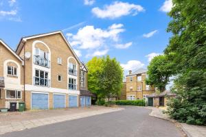 Bright modern suite in Elephant & castle