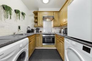 Bright modern suite in Elephant & castle