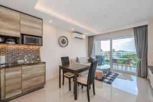 C189 Beachside Luxury in Rawai Sea View and Gym