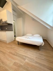 Cocoon in the 16th Eiffel Tower and Roland Garros