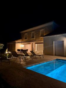 Villas Grand Mas provencale renove avec piscine : photos des chambres
