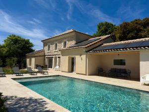 Villas Grand Mas provencale renove avec piscine : photos des chambres