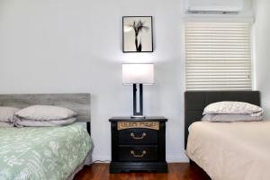 Los Angeles Blue Nest