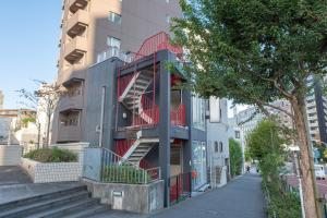 An 8-minute walk from the station 5 minutes to Shinjuku 富久スクエア