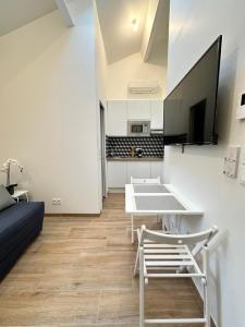 Nest by Eiffel Tower and Roland Garros