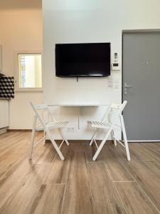 Nest by Eiffel Tower and Roland Garros