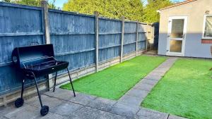 Cosy Corner Coventry - Modern with Jetted Tub & Garden